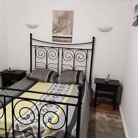 Appt En Bas De Villa, Petit Exterieur, 1 Place De Parking Cuers Luaran gambar