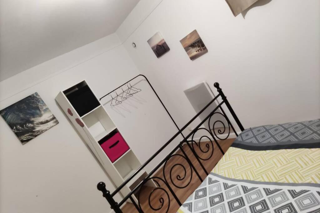 Appt En Bas De Villa, Petit Exterieur, 1 Place De Parking Cuers Luaran gambar