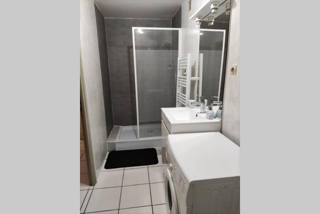 Appt En Bas De Villa, Petit Exterieur, 1 Place De Parking Cuers Luaran gambar