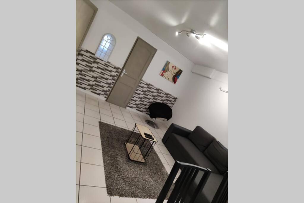 Appt En Bas De Villa, Petit Exterieur, 1 Place De Parking Cuers Luaran gambar