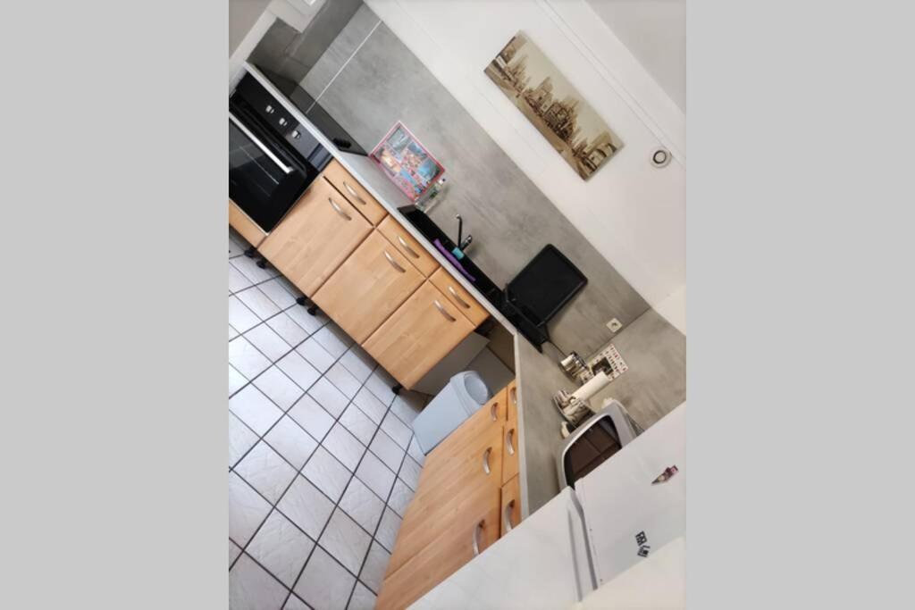 Appt En Bas De Villa, Petit Exterieur, 1 Place De Parking Cuers Luaran gambar